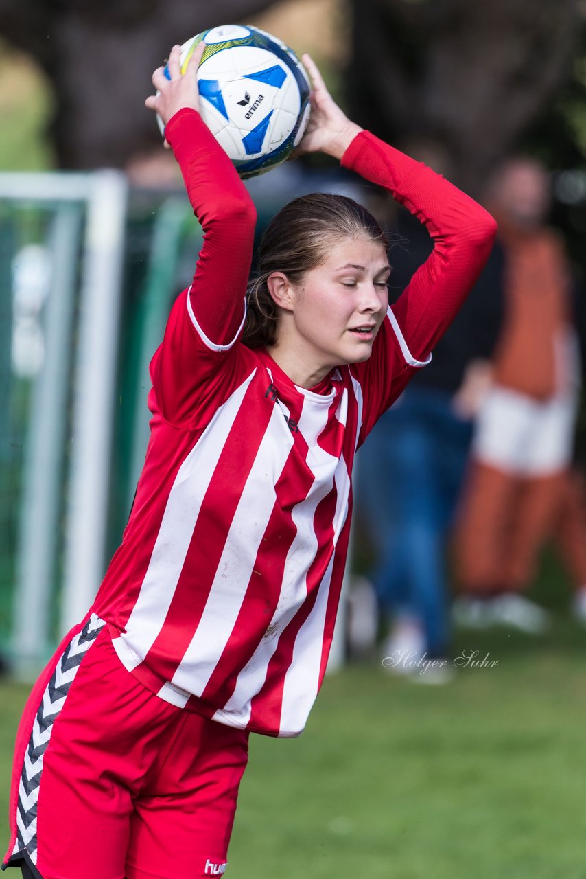 Bild 319 - wBJ TuS Tensfeld - SV Fortuna St. Juergen